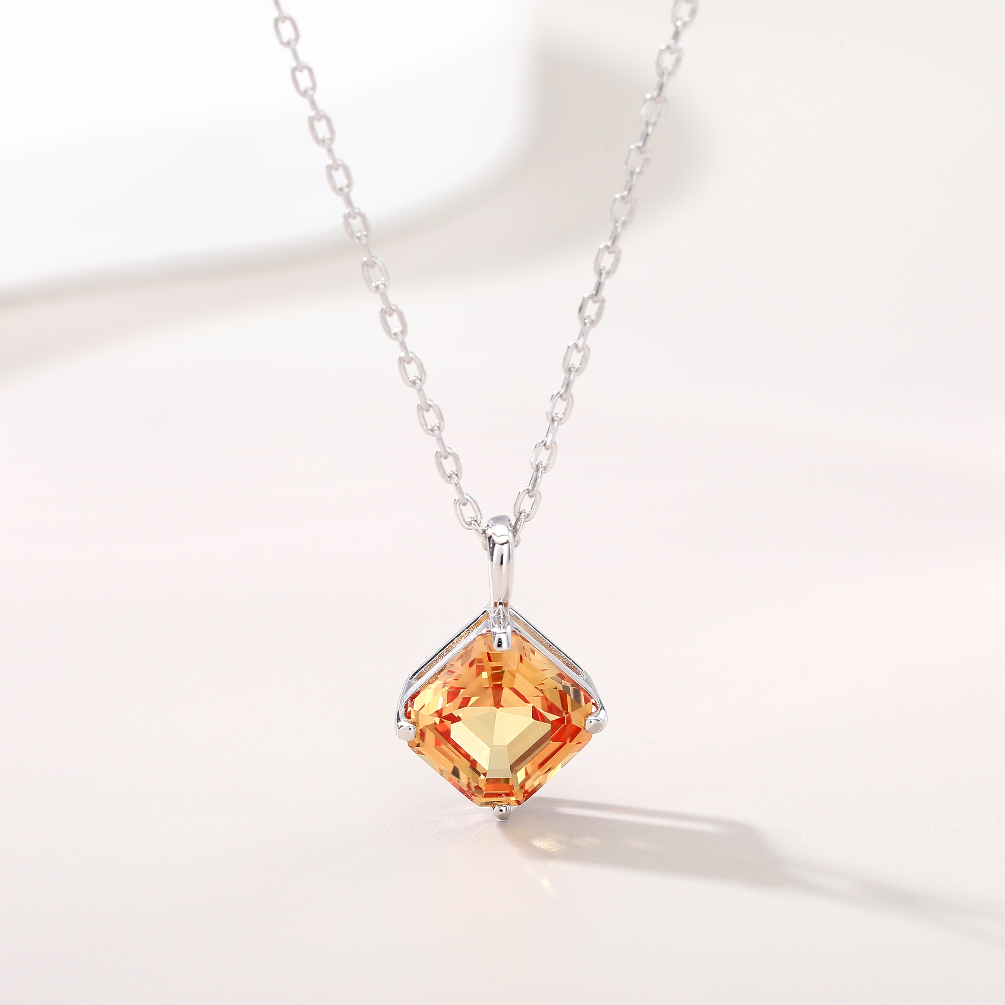 Bezels Set Pendant - Collana con gemma ottagonale arancione di