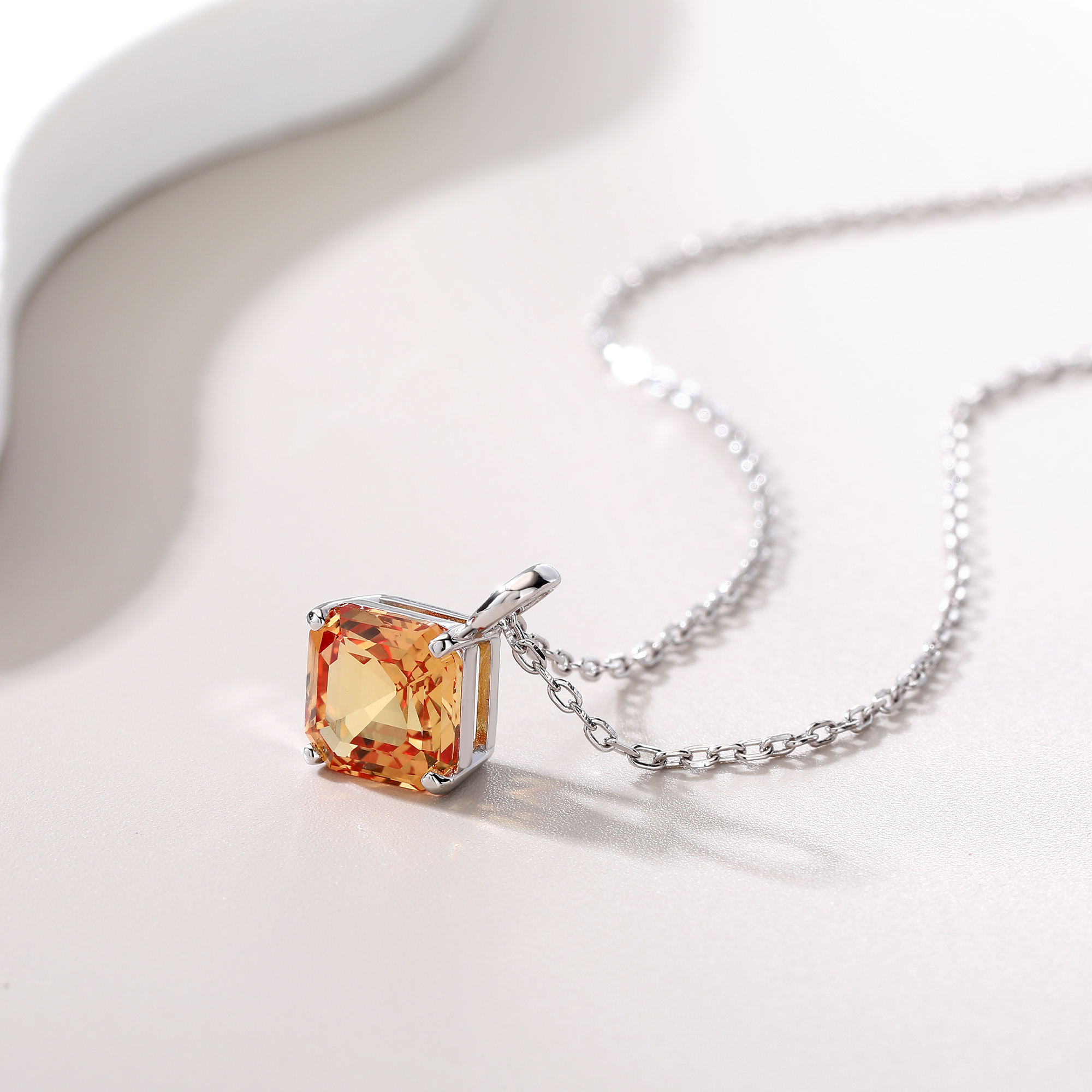 Collana con gemma ottagonale a - Bezels Set Pendant recensione e prezzo