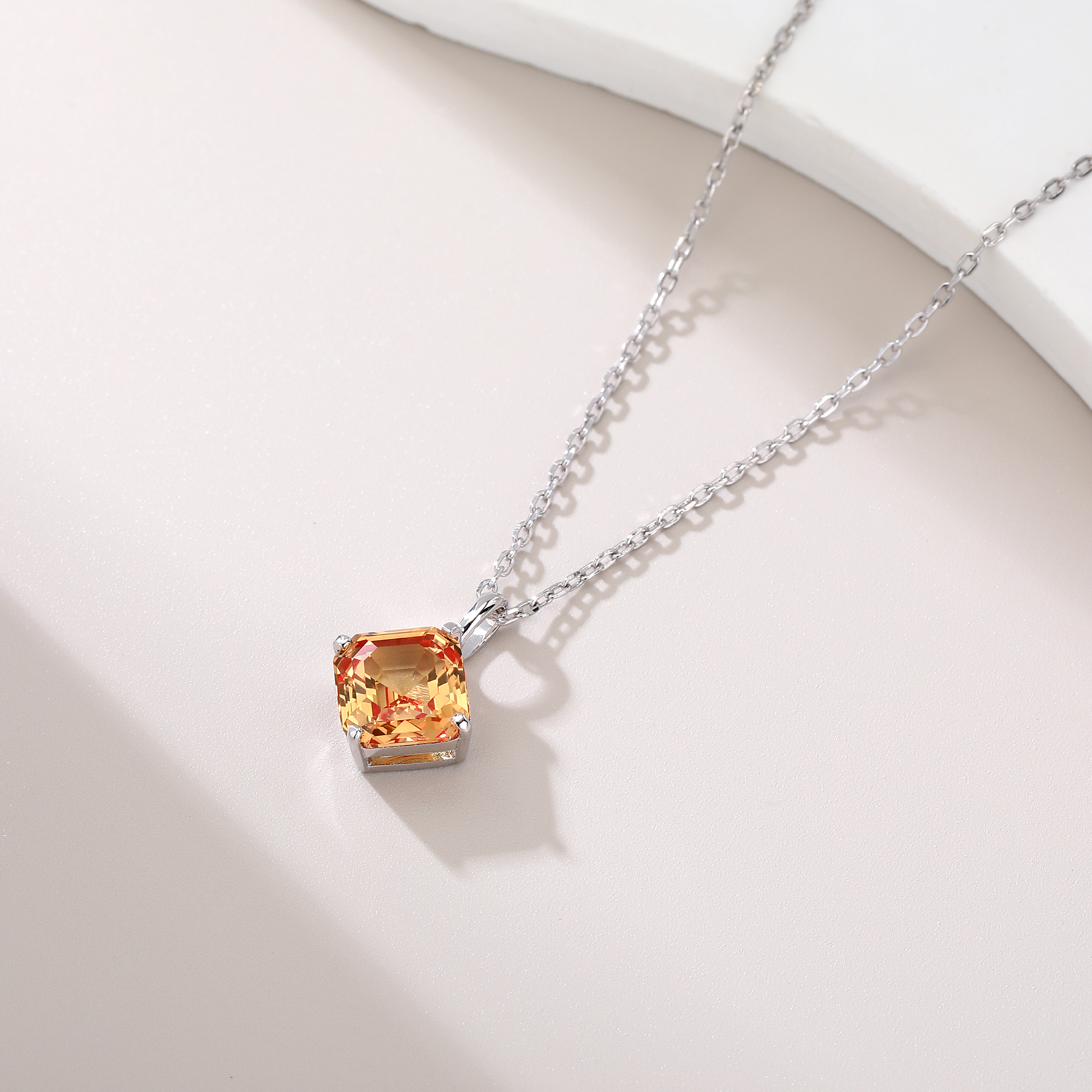 Collana con gemma ottagonale a - Bezels Set Pendant recensione e prezzo