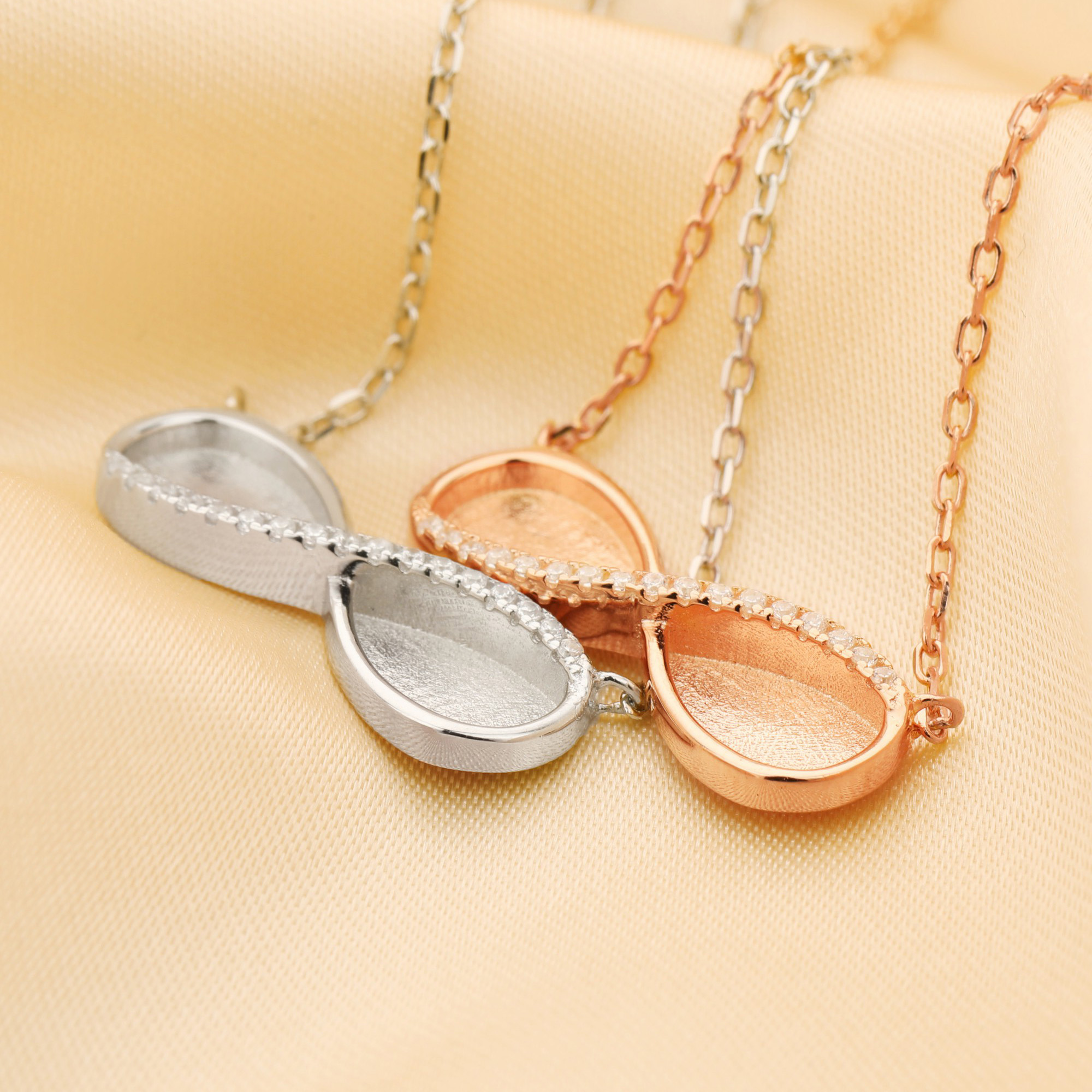 Ciondolo Infinity in Resina pe - Bezels Set Pendant recensione e prezzo